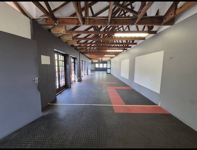 127M² OFFICE TO LET IN PARKMORE